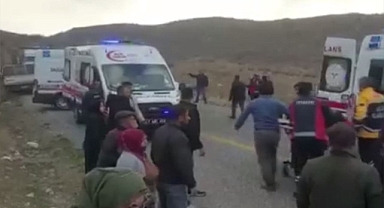 Öğrenci servisi devrildi: 14 yaralı