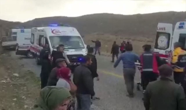 Öğrenci servisi devrildi: 14 yaralı