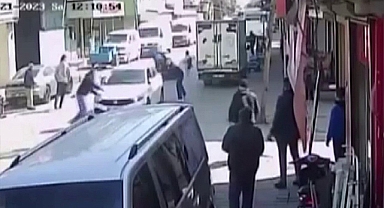 Otomobil motosiklete çarptı ikisi çocuk 3 kişi yaralandı