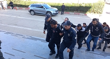 Pazarda kavga eden 6 Suriyeli sınır dışı edildi