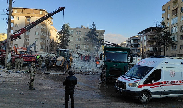 Şanlıurfa'da enkaz kaldırma çalışmaları sürüyor