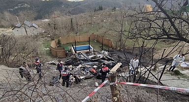 Tatil için geldikleri bungalov evde canından oldular