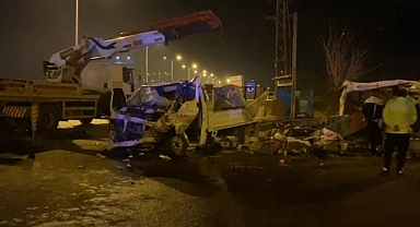 Trafik kazası: 2 ölü, 4 yaralı