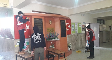 Urfa'da depremde hasar gören okullar eğitime hazırlanıyor