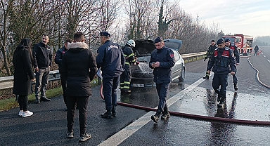 Urfa plakalı araç tem otoyolu Düzce kesiminde yandı