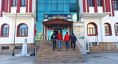Yağmalama yapan 2 kişi yakalandı