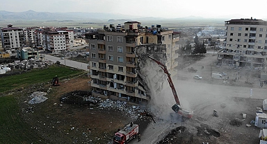 Yıkım çalışmaları ve hasarın boyutu dron ile görüntülendi