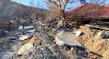 Zelyurt : " Evler tamamen yok olmuş"