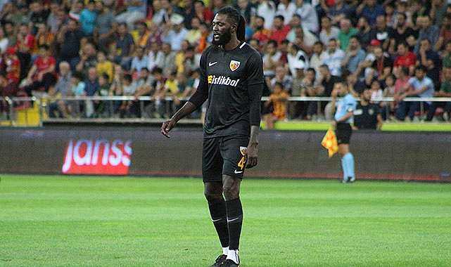 Adebayor, futbolu bıraktığını açıkladı