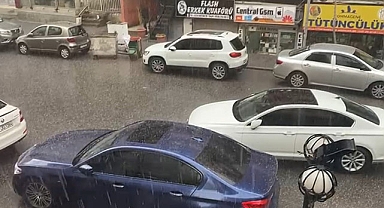 Bardaktan boşanırcasına sağanak ve dolu yağdı