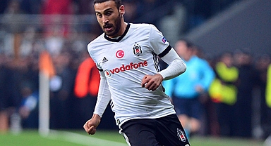 Cenk Tosun: “Beşiktaş’ta kalıyorum”