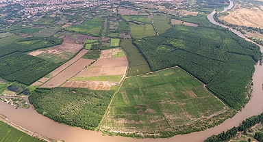 Çiftçinin yüzü yağışlarla güldü