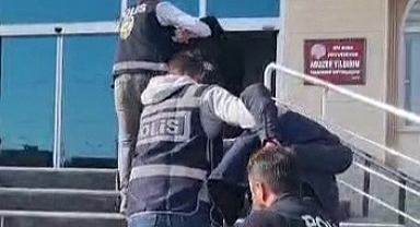 Deprem bölgesinde 3 şahıs gözaltına alındı