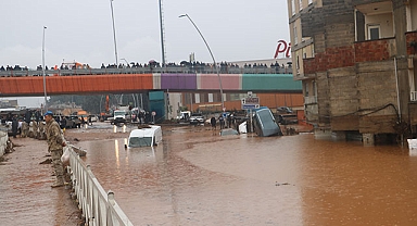 Deprem bölgesini sel vurdu: 11 ölü, 7 kayıp