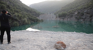 Depremde iki dağ birbirine kavuştu