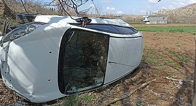 Direksiyon hakimiyetini kaybettiği araç uçurumdan yuvarlandı