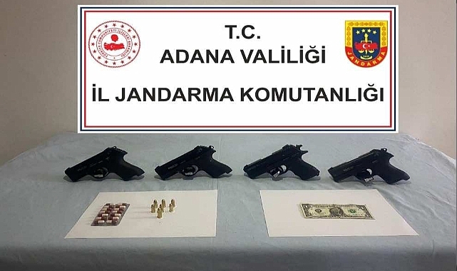 Durdurulan bir araçta ruhsatsız tabancalar ele geçirildi
