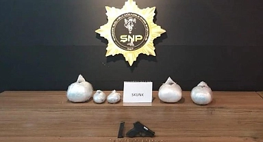 Durdurulan otomobilde silah ve uyuşturucu çıktı: 2 gözaltı