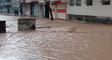 Eyyübiye'de cadde ve sokaklarda sel yükseliyor
