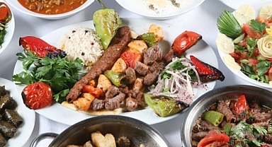 İftarda ara vererek yemek yiyin