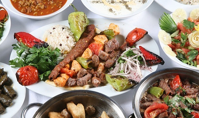 İftarda ara vererek yemek yiyin