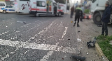 İki motosiklet çarpıştı: 2 ölü, 1 ağır yaralı