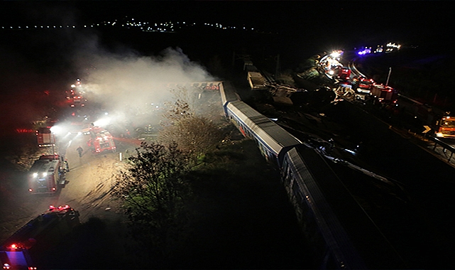İki tren çarpıştı: 32 ölü, 85 yaralı