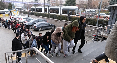 İnternetten araç sigortası yaptırmak isteyen kişileri dolandırdılar