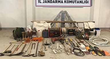 İzinsiz kazı yapan şahıslara suçüstü: 4 gözaltı