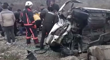 Kontrolden çıkan otomobil yan yattı: 3 yaralı