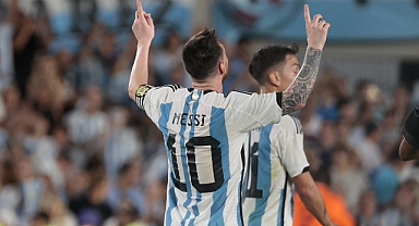 Messi, kariyerinde 800 gole ulaştı