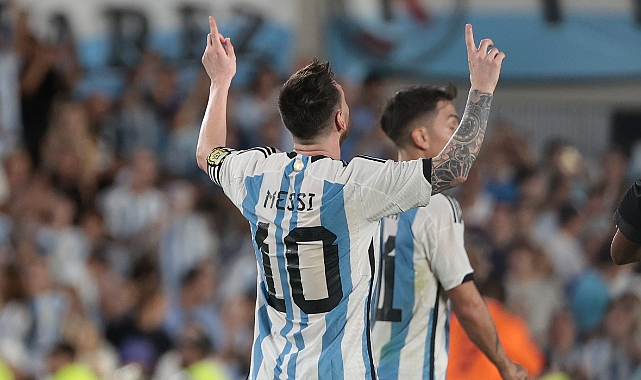 Messi, kariyerinde 800 gole ulaştı