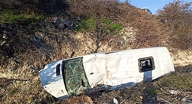 Öğrenci servisi dere yatağına devrildi: 5 yaralı