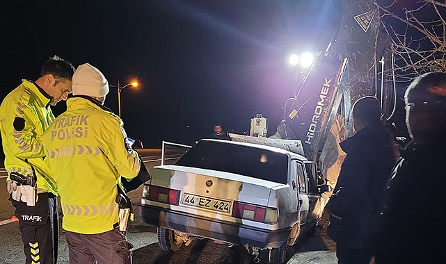 Otomobil iş makinesi ile çarpıştı: 1 yaralı