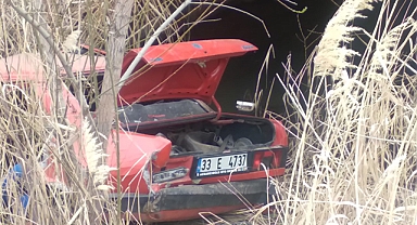 Otomobil su kanalına düştü: 3 yaralı