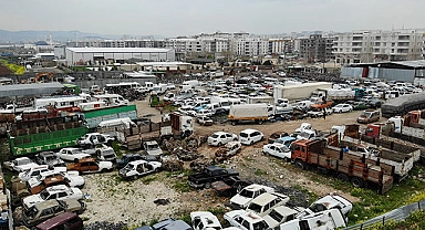 Sel felaketi araçları hurdaya çevirdi