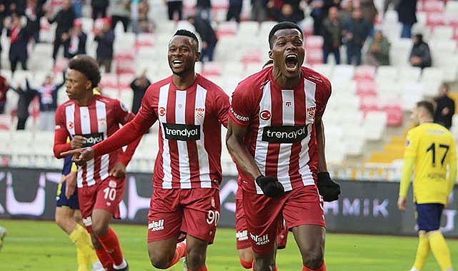 Sivassporlu Cofie gol sayısını 2’ye yükseltti