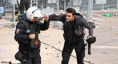 Terör yandaşları polise taş ve su şişeleri fırlattı