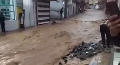 Urfa'da kuvvetli sağanak yağış etkisini gösterdi