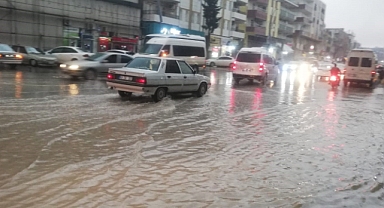 Urfa'da sağanak etkili oldu, yağışlar ekipleri alarma geçirdi