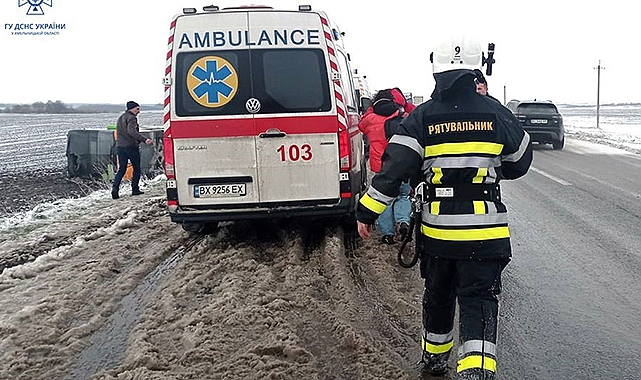 Yolcu otobüsü şarampole yuvarlandı: 18 yaralı