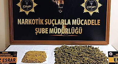 Yolcunun sırt çantasından uyuşturucu çıktı