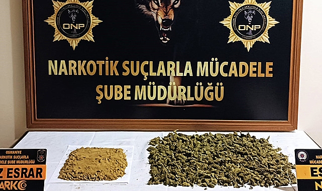 Yolcunun sırt çantasından uyuşturucu çıktı