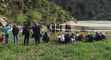 17 yaşındaki genç Çay'da boğuldu