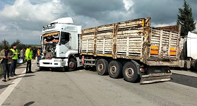 3 tır kazaya karıştı: 2 yaralı