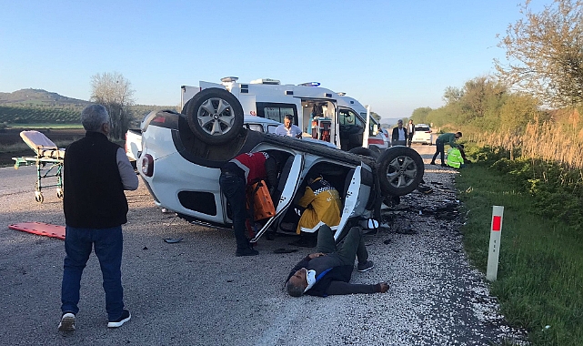 Adıyaman’da kamyonet ile otomobil çarpıştı: 7 yaralı