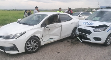 Adıyaman'da polis aracıyla otomobil çarpıştı