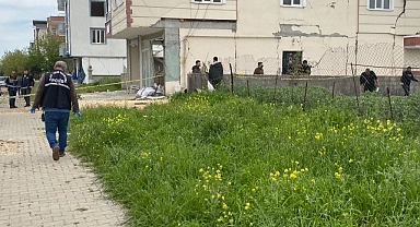 Bayram günü boş arazide erkek cesedi bulundu