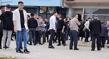 Bayramlaşmada gençler birbirine girdi: 10 yaralı