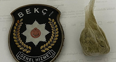 Bekçilerin şüphelendiği kişide uyuşturucu çıktı